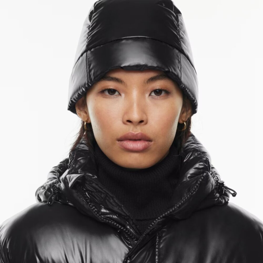 Aritizia THE SUPER PUFF™ BEANIE Black